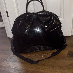 PATENT LEATHER DUFFLE & SHOULDER BAG